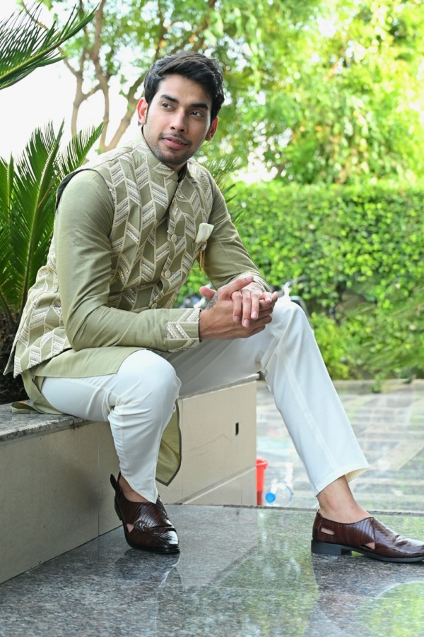 Lauki Green Matching Kurta Jacket with Geometrial from Matching Thread Work - Image 3